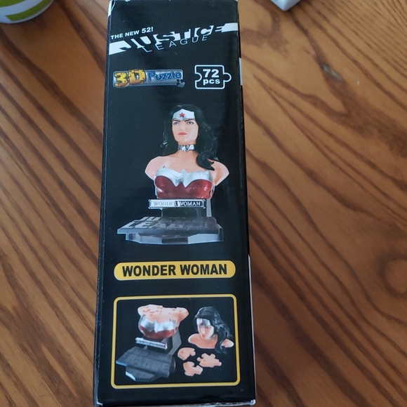 Justice League Wonder Woman 3D Puzzle - Picture 4 of 5